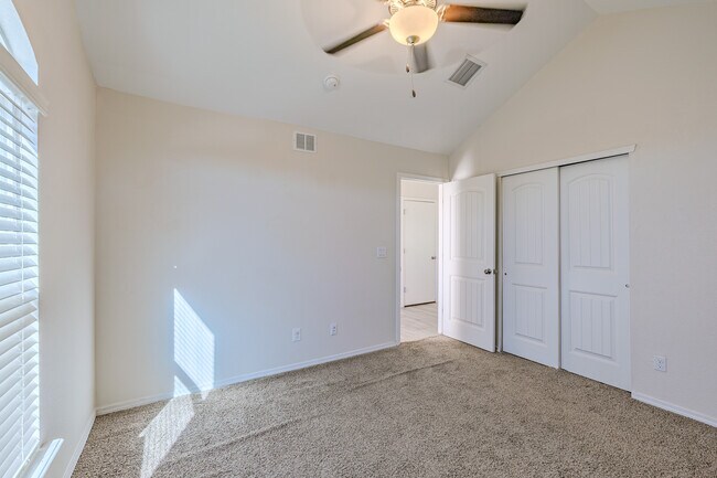 Building Photo - 1040 Indigo Sky St