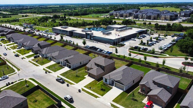 Building Photo - 1817 Dahlia Way