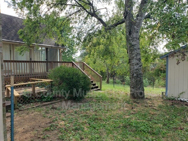 Building Photo - 553 Owendale Dr