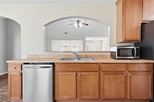 Building Photo - 465 Camella Cir