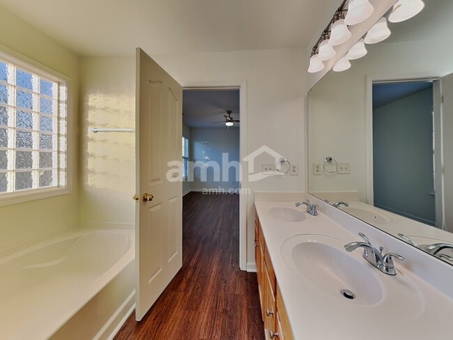 Building Photo - 5030 Stowe Derby Dr