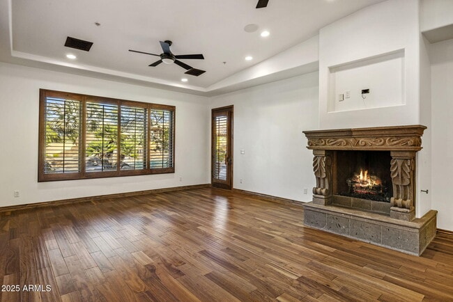 Building Photo - 9222 E Rimrock Dr