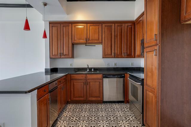 Building Photo - 3225 Turtle Creek Blvd