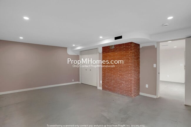 Building Photo - Gorgeous 4 Bedroom Mid-Century Modern in SW!