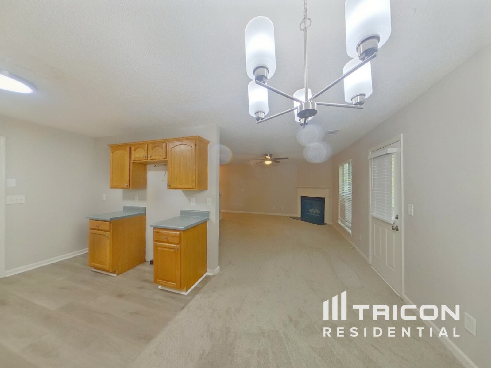 Building Photo - 7913 Four Oaks Ct