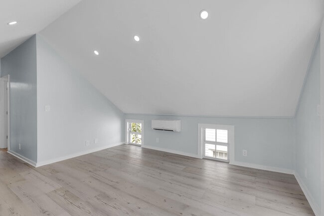 Building Photo - 1420 Petronia St