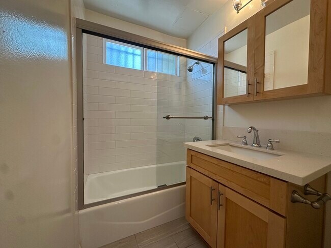 Building Photo - 21 Thornton Ave