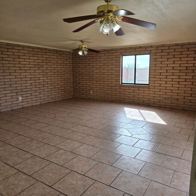 Building Photo - Warm, welcoming home in Willcox