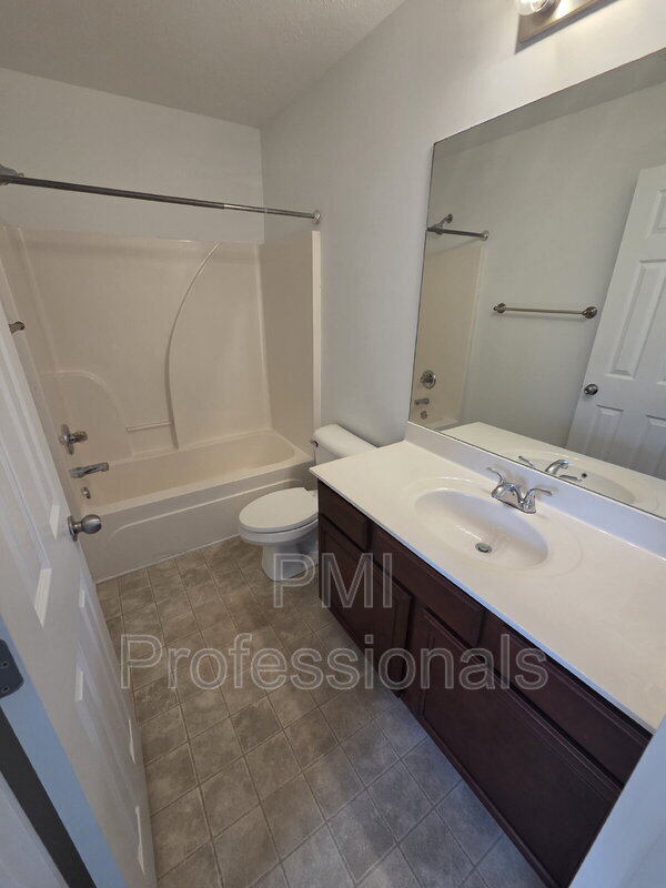 Building Photo - 108 Oak Valley Cir