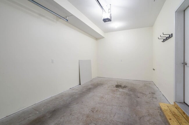 Building Photo - 806 Christian St