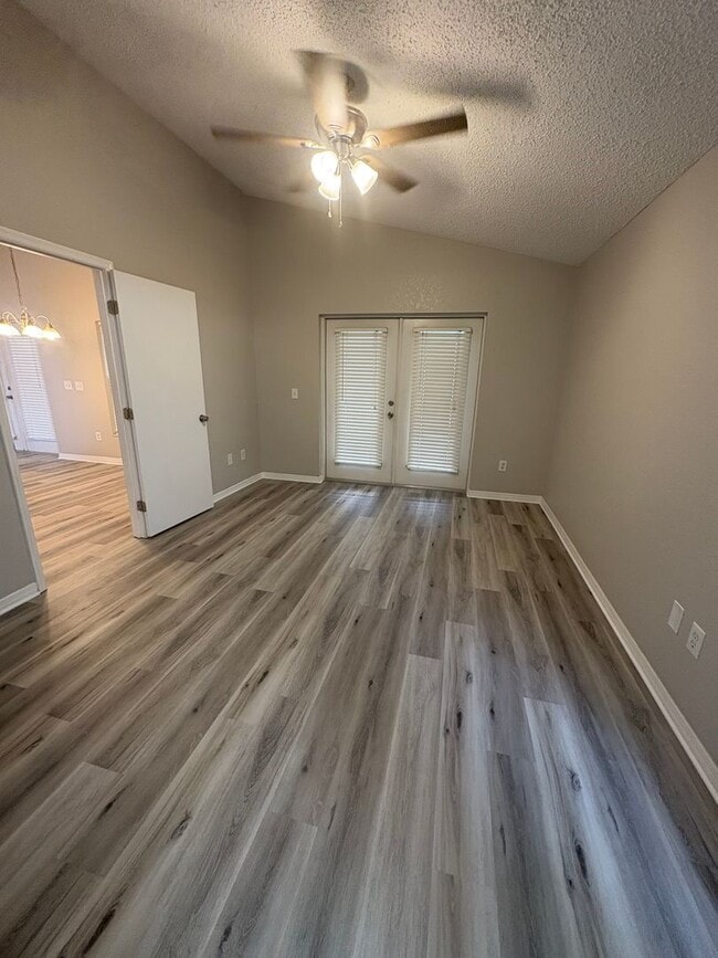 Building Photo - Cute Mt Dora Home, Great location. Many up...