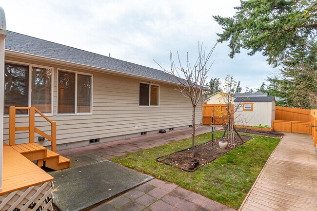 Building Photo - 3 Bedroom 2 Bathroom Home Near Fort Nugent Park!