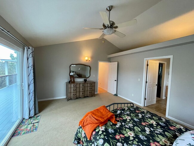 Building Photo - Charming Alta Sierra Home