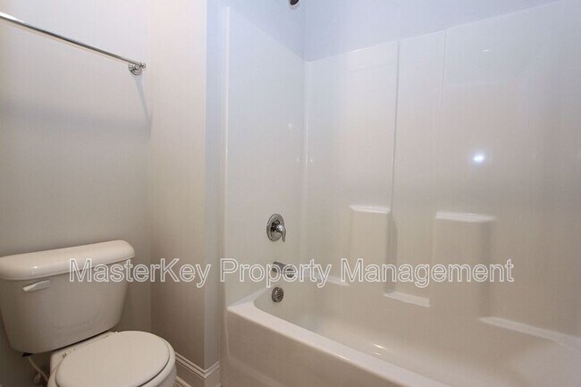 Building Photo - 1328 Farm Pond Trail