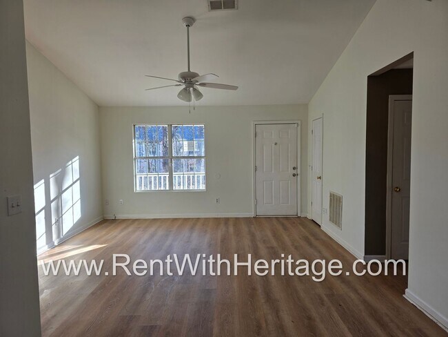 Building Photo - Awesome 3 bd/ 2 bath home / Ranch Home / No Steps / Upgrades Galore / Great Location