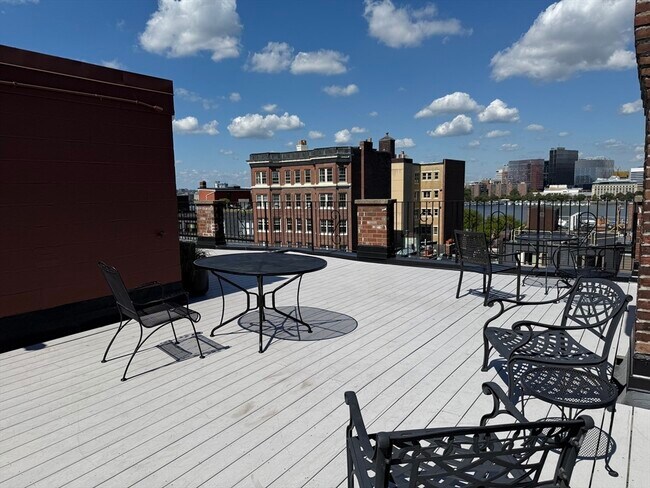 Building Photo - 259 Beacon St