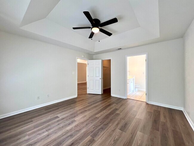 Building Photo - 2031 Sunny Dale Dr