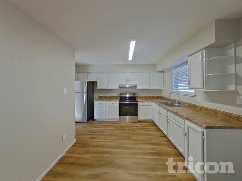 Building Photo - 1013 W Anderson Dr