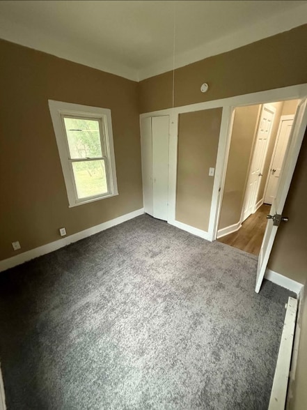 Building Photo - 1095 4th St E