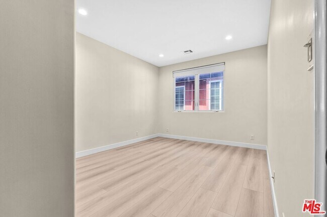 Building Photo - 3833 Huron Ave