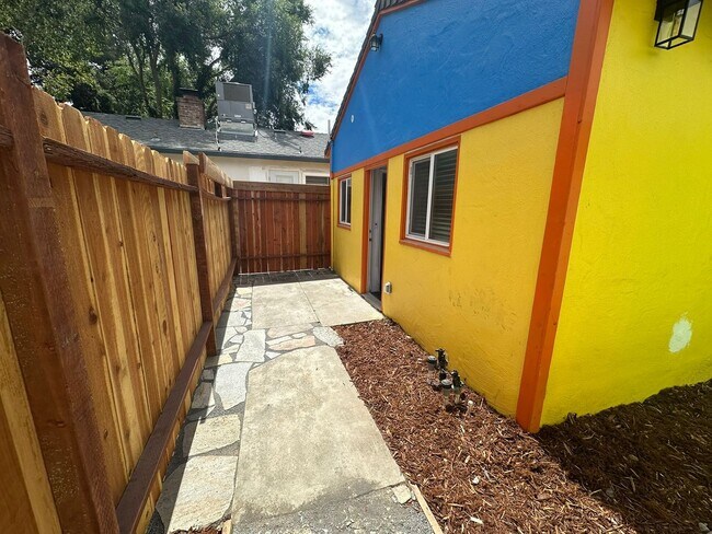 Building Photo - 1544 Maryland Ave