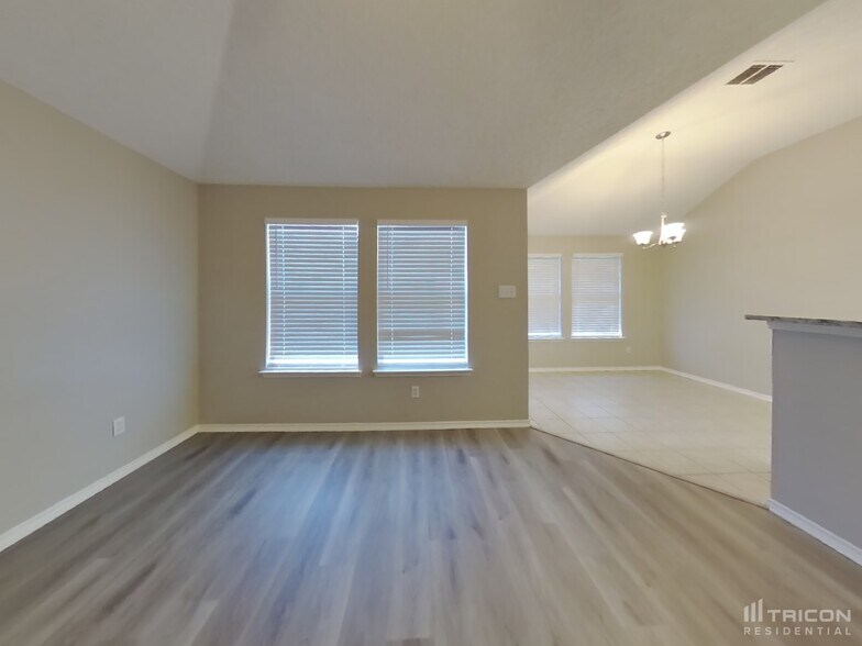 Building Photo - 1129 Cumberland Dr