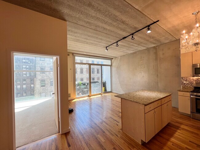 Building Photo - 630 N Franklin St