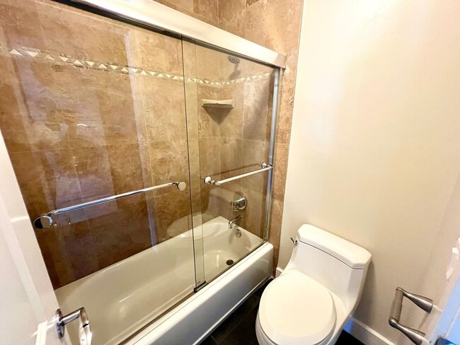 Building Photo - Modern 2BR/2BA Hillcrest Condo with Private Balcony & Amenities