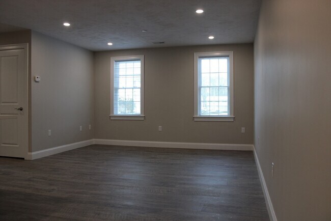 Building Photo - 192 Central St