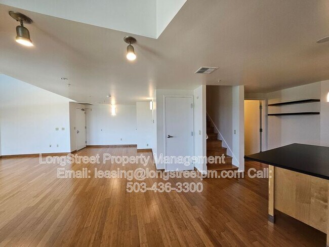 Building Photo - 12600 SW Crescent St