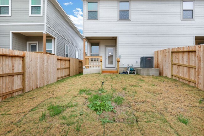 Building Photo - Beautifully Designed Townhome with Upscale Finishes