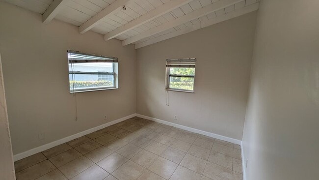 Building Photo - 1553 NW 15th Ave