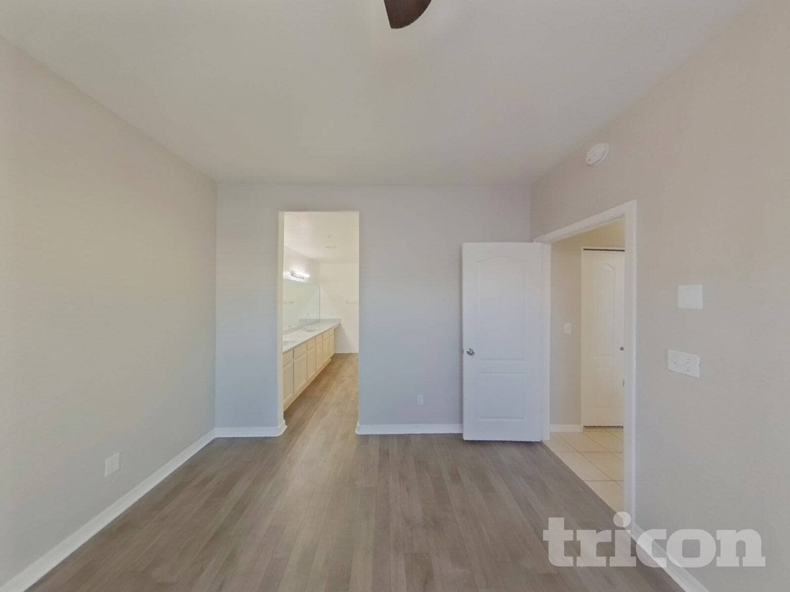 Building Photo - 1406 W Emerald Ave