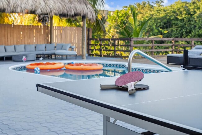 Building Photo - 2365 NE 195th St