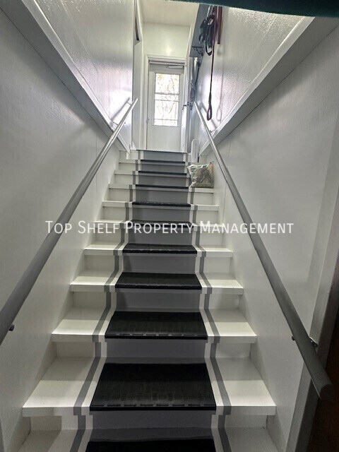 Building Photo - 407 S Clark Ave