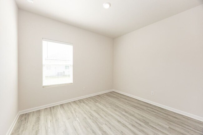 Building Photo - 1020 Renova Dr