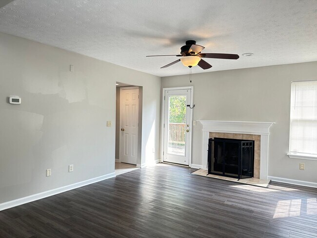 Building Photo - Beautiful 3 BR, 2.5 Bath House in Georgetown! Open Layout, Fenced Backyard, Attached Garage