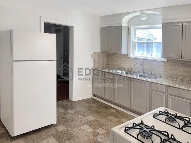 Building Photo - 731 Turner Ave NW