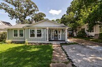 Building Photo - Gorgeous Spring Hill Home!