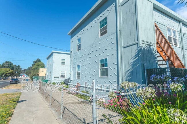 Building Photo - 1321 Dunn Ave