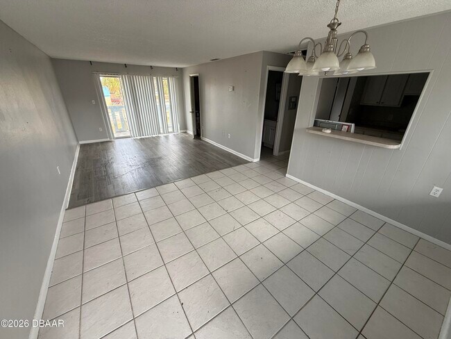 Building Photo - 1850 S Park Ave