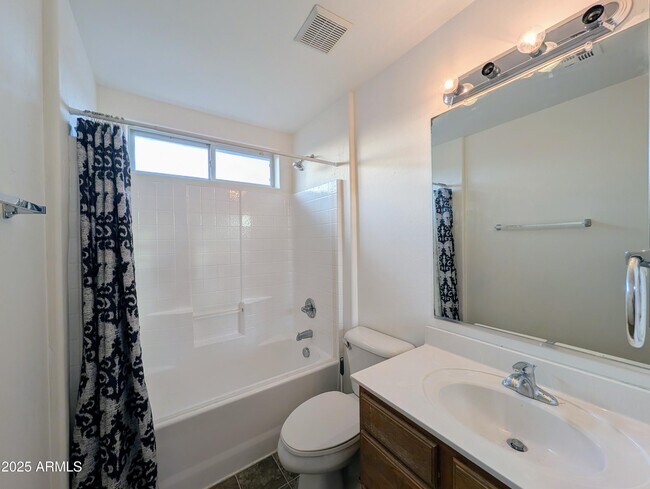 Building Photo - 3848 E Pollack St