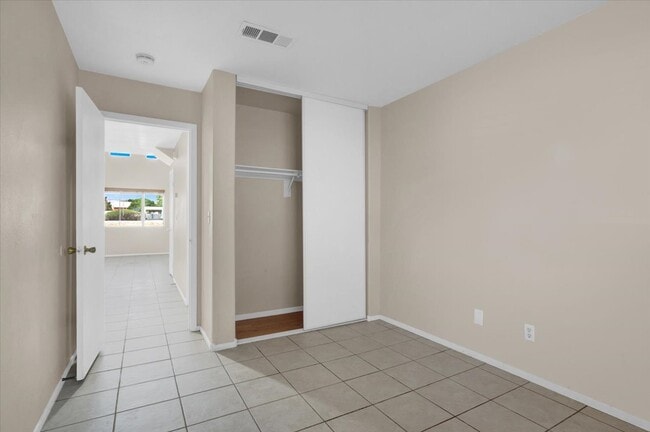 Building Photo - 5199 Souvenir Ln
