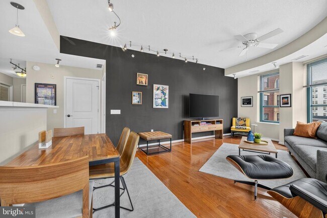 Building Photo - 1390 Kenyon St NW
