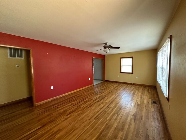 Building Photo - Charming 2 Bed 1 Bath House For Rent in Bo...