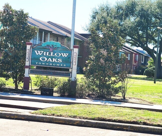 Building Photo - 1076 Willow Oaks Cir