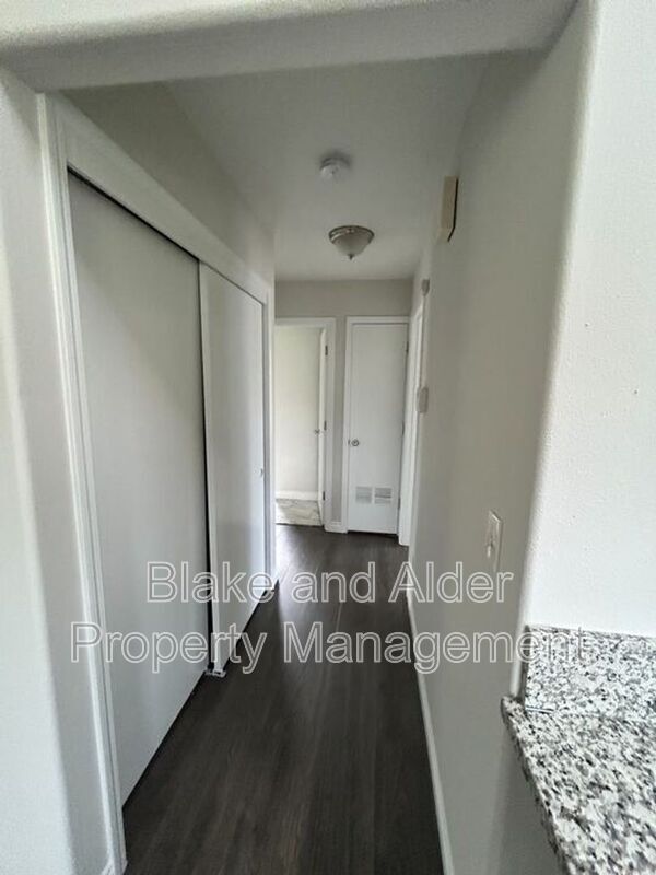 Building Photo - 5609 SE 117th Ave