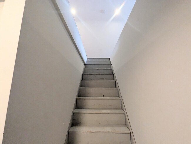 Building Photo - 33 Old Cemetery Rd