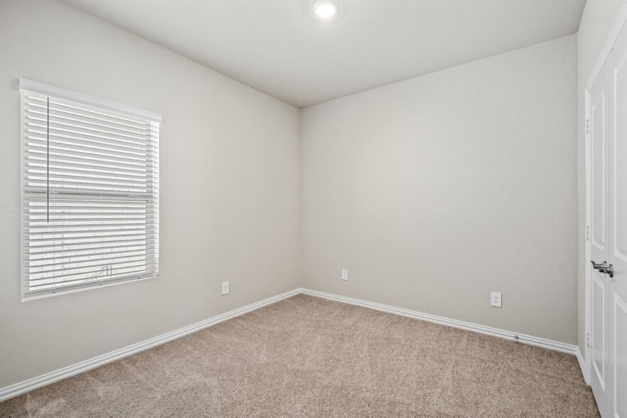 Building Photo - 3300 Sedge Grass Dr