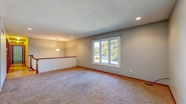 Building Photo - Spacious and Character-filled 5 BR 3 Bath ...